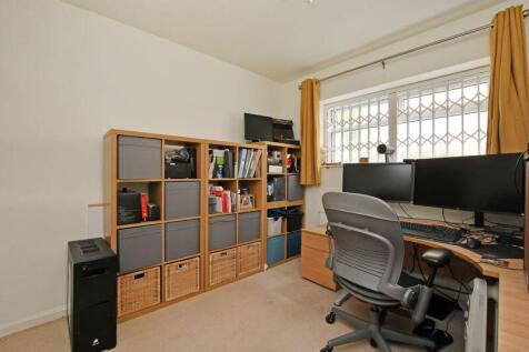 Lower Level Bedroom / Study 