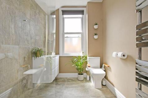 Off-Shot Shower Room