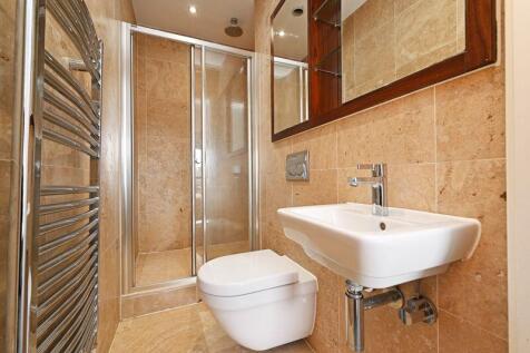 En-suite bathroom