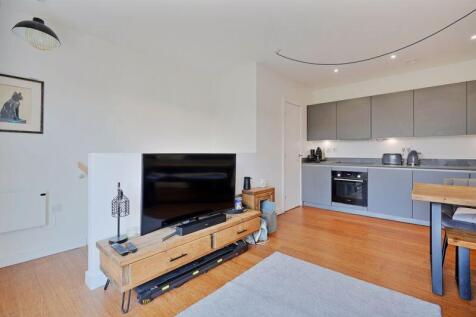 Open Plan Living Area / Kitchen 