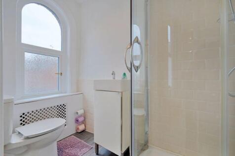 Bedroom 1 Ensuite