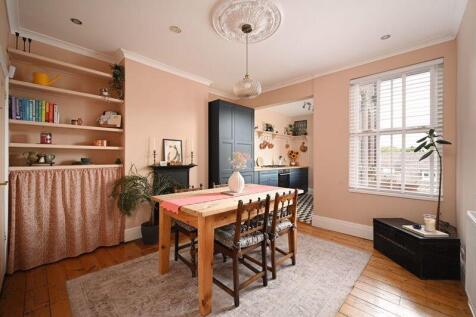 Dining Room &amp; Kitchen