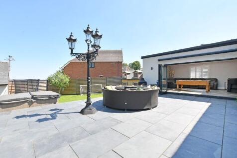 Garden &amp; Terrace 