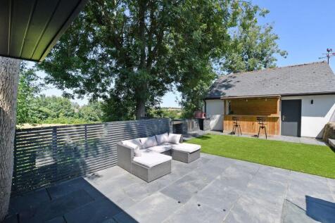 Garden &amp; Terrace 