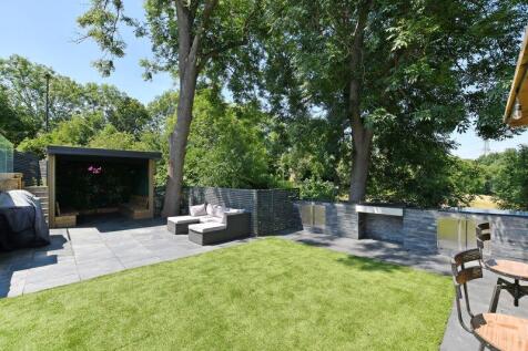 Garden &amp; Terrace 