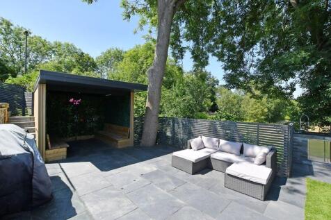 Garden &amp; Terrace 