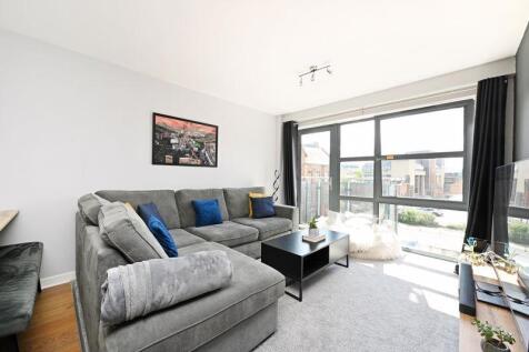 Open Plan Living / Dining 