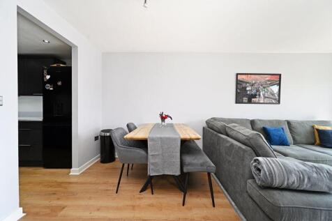 Open Plan Living / Dining 