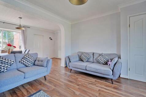 Open Plan Living / Dining Area