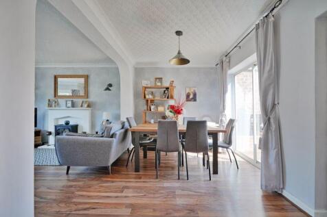 Open Plan Living / Dining Area