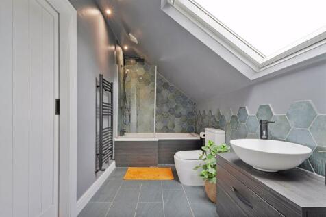 En-Suite Bathroom