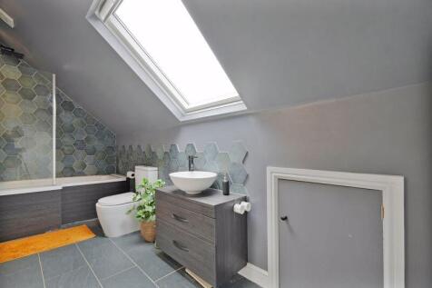 En-Suite Bathroom 