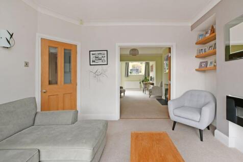  Living Room / Family Room 