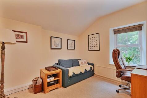 First Floor Double Bedroom / Study