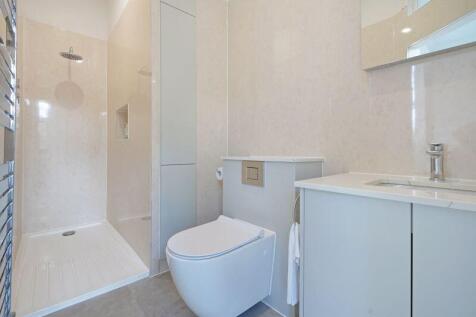 First Floor Double Bedroom Ensuite