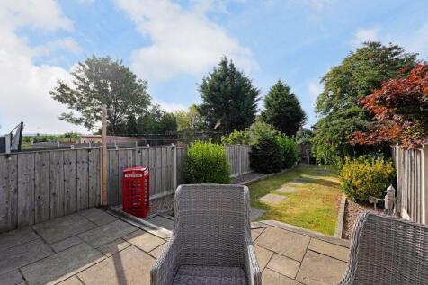 Rear enclosed garden