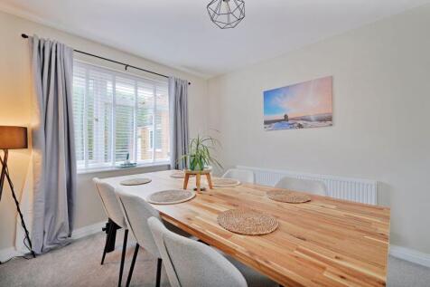 Open Plan Living / Dining 