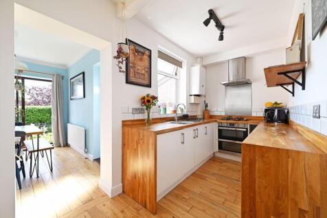 Kitchen dining space