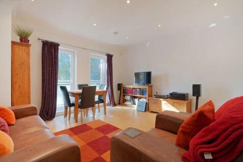 Open Plan Living / Dining 