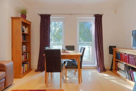 Open Plan Living / Dining 