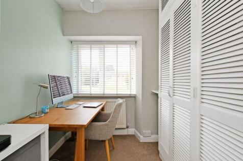 Bedroom / Study 