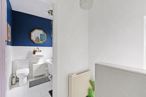 Landing &amp; Bathroom 