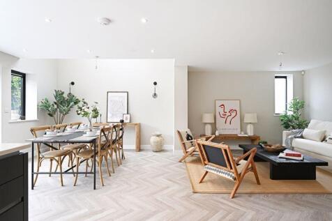 Open Plan Kitchen / Dining / Living 