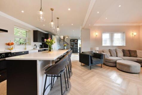 Open Plan Dining / Kitchen / Living