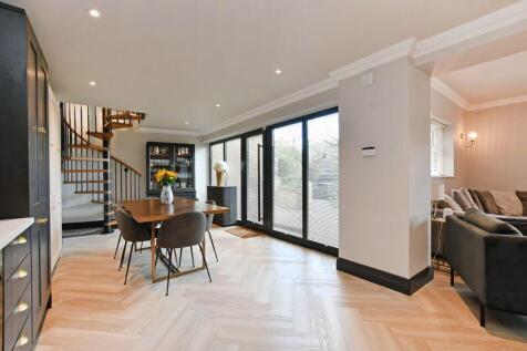 Open Plan Dining / Kitchen / Living