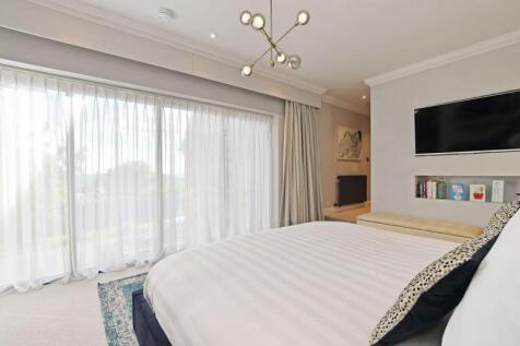 Main Bedroom 