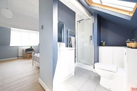 2nd Floor Bedroom / Ensuite