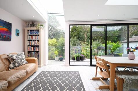 Feature Glazing &amp; Access to Garden