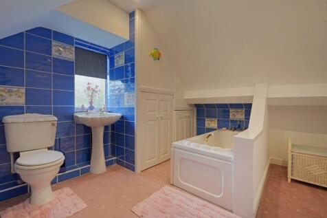 First Floor Bathroom 