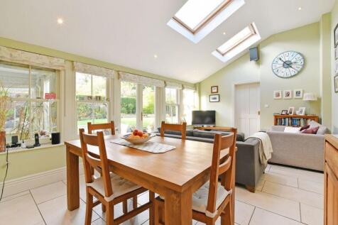 Open Plan Family Kitchen / Living