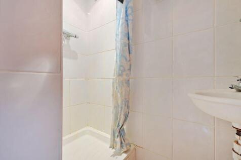 En-suite shower