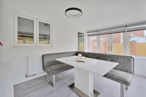 Garden / Dining Room