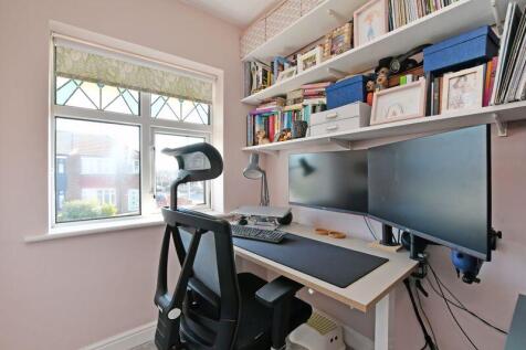 Bedroom 3 / Study 
