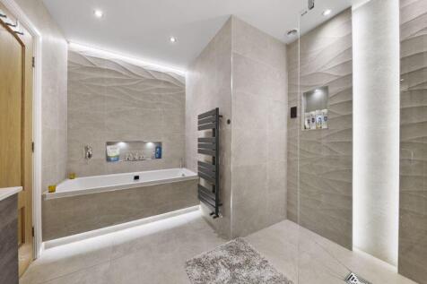 Bed1-Ensuite
