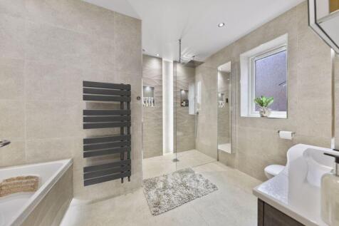 Bed1-Ensuite.