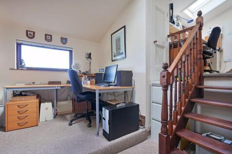 Bedroom 4 / Study 