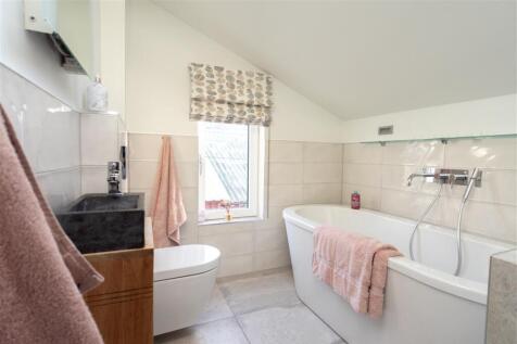 Ensuite shower / Wet