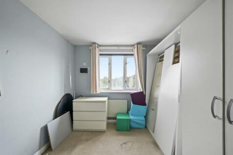 Flat 9, Worley Court, 1 Sandifer Drive,  - v0b9F4Q