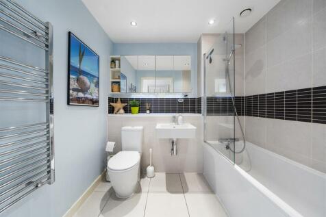 Flat 18, 70 Craven Park NW10 9AZ-7.jpg