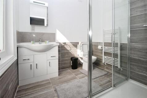 Room 4 Bathroom