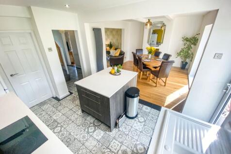 Open Plan Living/Dining/Kitchen 