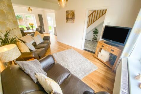 Open Plan Living/Dining/Kitchen 