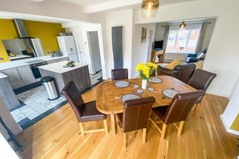 Open Plan Living/Dining/Kitchen