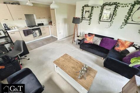 RECEPTION ROOM/KITCHEN