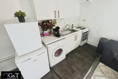 KITCHEN/RECEPTION ROOM 