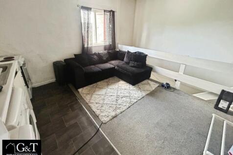 KITCHEN/RECEPTION ROOM 